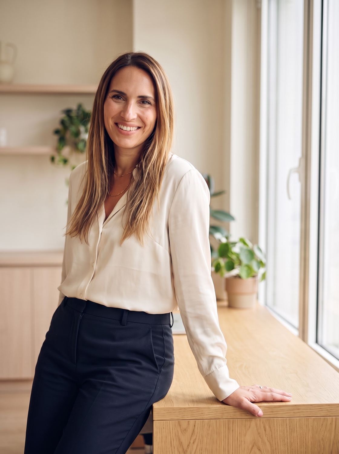 Katharina Sarah Schumacher, Inhaberin von VDN Immobilien, in ihrem Büro
